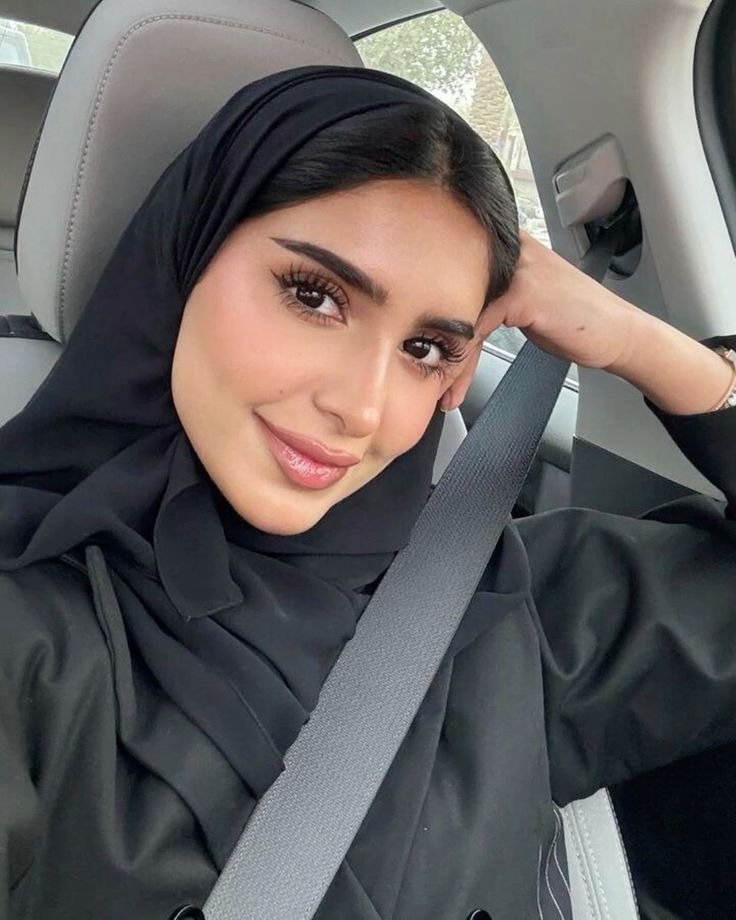 سارا حسن